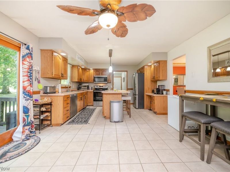 2218 Crestmont Drive, Girard, OH 44420 Photo 8