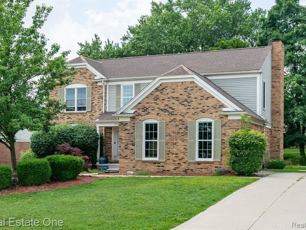 1141 Sandy Ridge Drive, Rochester Hills, MI 48306