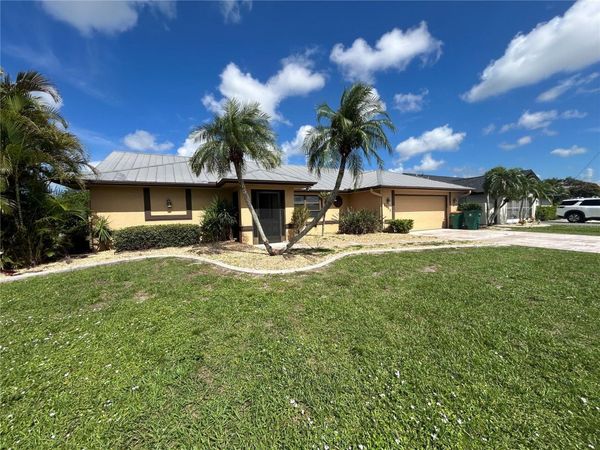 2093 RIO DE JANEIRO AVENUE , PUNTA GORDA, FL 33983