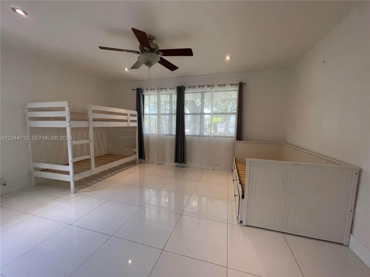 2115 Alamanda Dr , North Miami, FL 33181 Photo