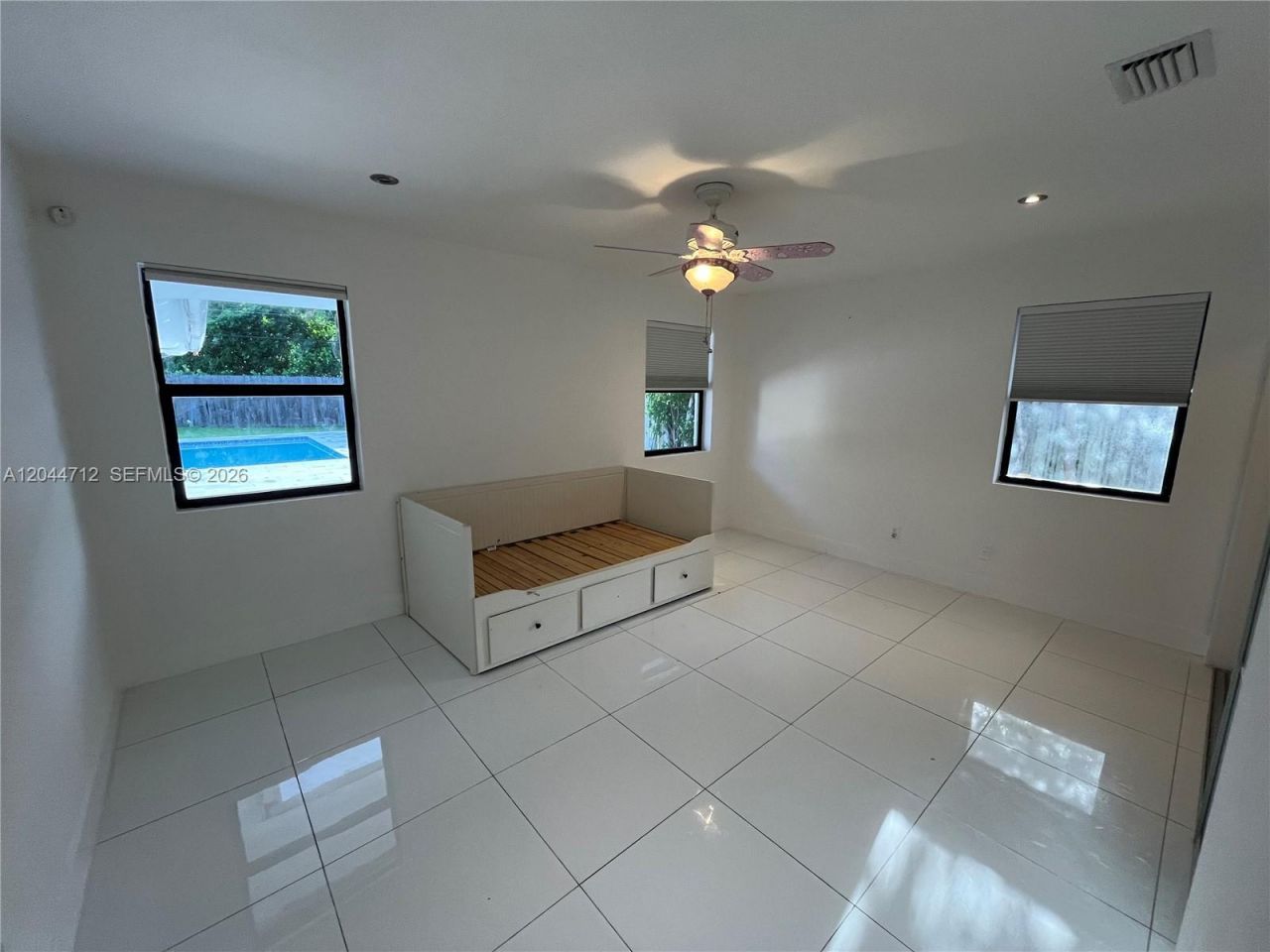 2115 Alamanda Dr , North Miami, FL 33181 Photo