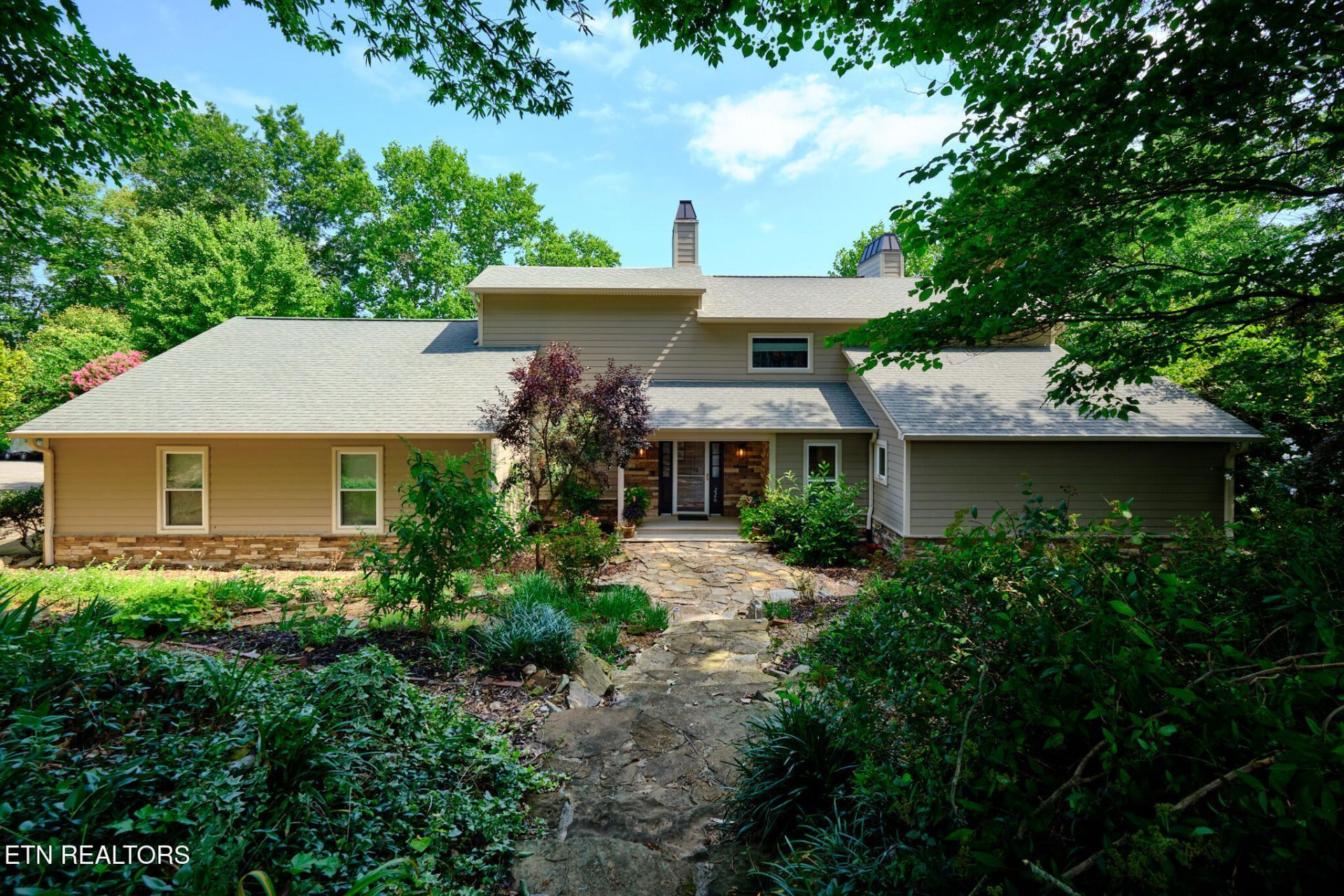 226 W Cove Drive, Greenback, TN 37742 Main Photo