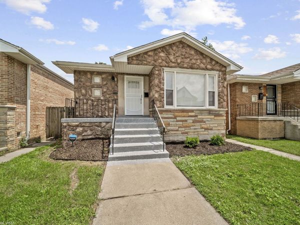 8219 S Muskegon Avenue , Chicago, IL 60617