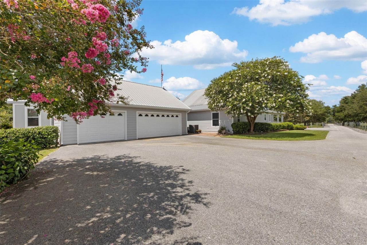 9897 NW 160 Avenue, Morriston, FL 32668 Photo