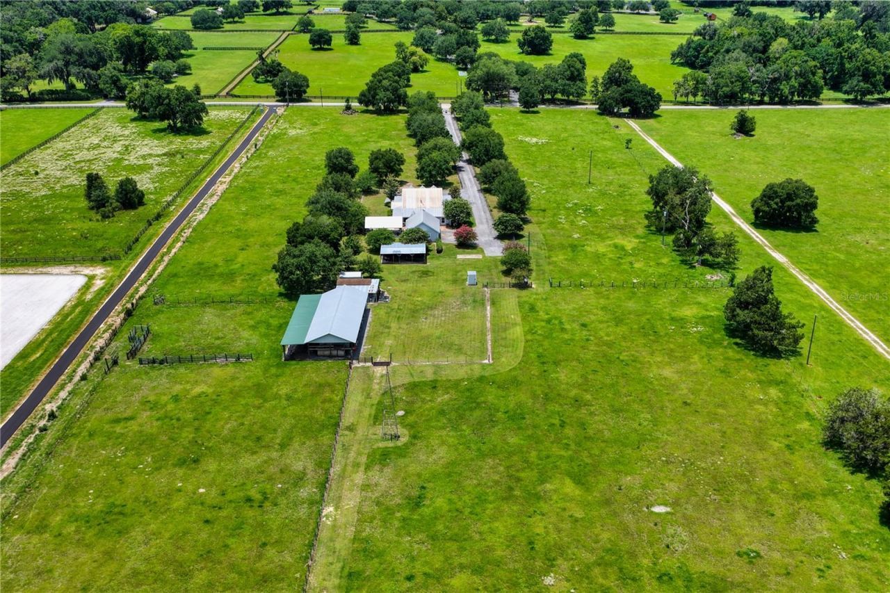 9897 NW 160 Avenue, Morriston, FL 32668 Photo
