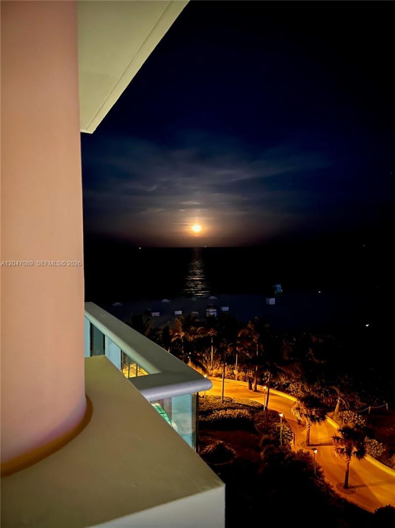 1455 Ocean Dr , Unit 904, Miami Beach, FL 33139 Photo