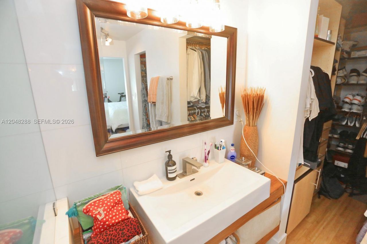 9660 W Bay Harbor Dr, Unit 5A, Bay Harbor Islands, FL 33154 Photo