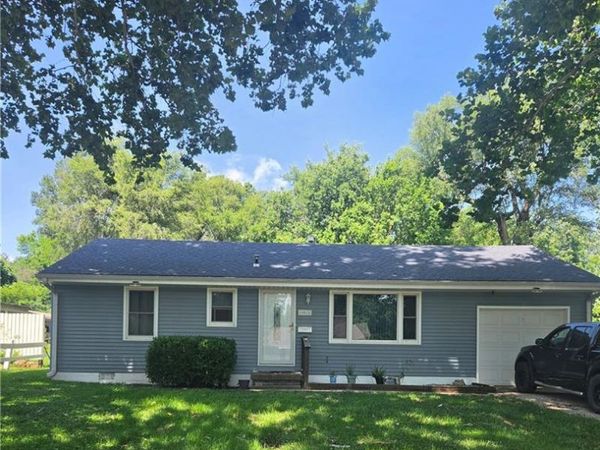 10516 Richmond Avenue, Kansas City, MO 64134