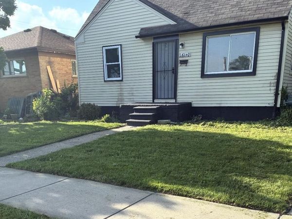 16140 W Chicago Street, Detroit, MI 48228