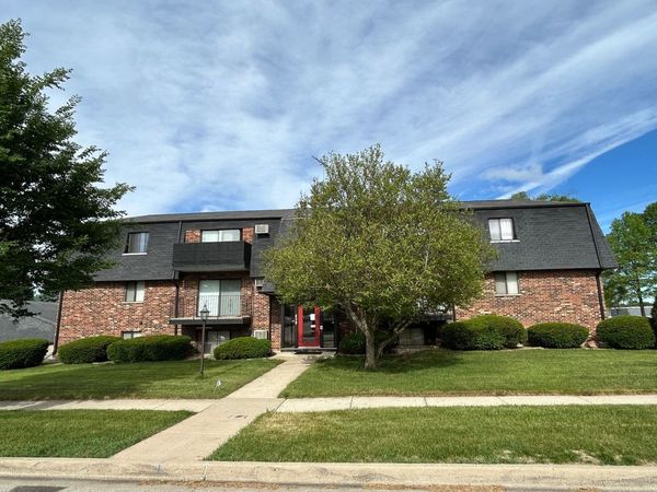 428 Cavalier Court , Unit 4, West Dundee, IL 60118