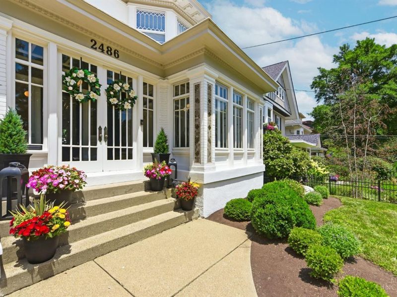 2486 Observatory Avenue, Cincinnati, OH 45208 Photo 2