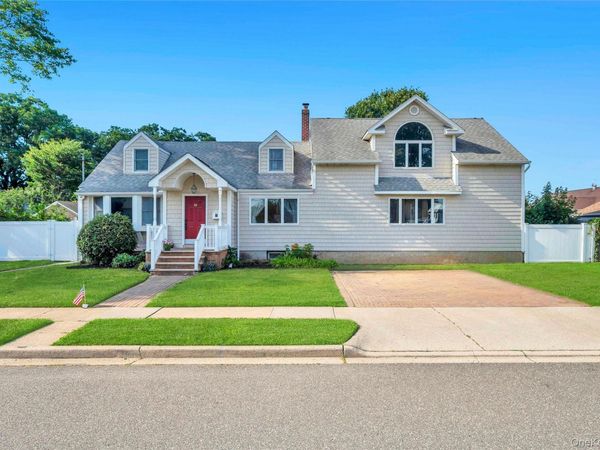40 Columbia Street, Bethpage, NY 11714