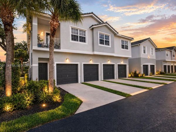 3107 Grandiflora Dr , Green Acres, FL 33467