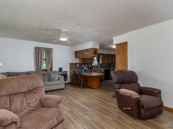 23128 Highway 32, Lebanon, MO 65536