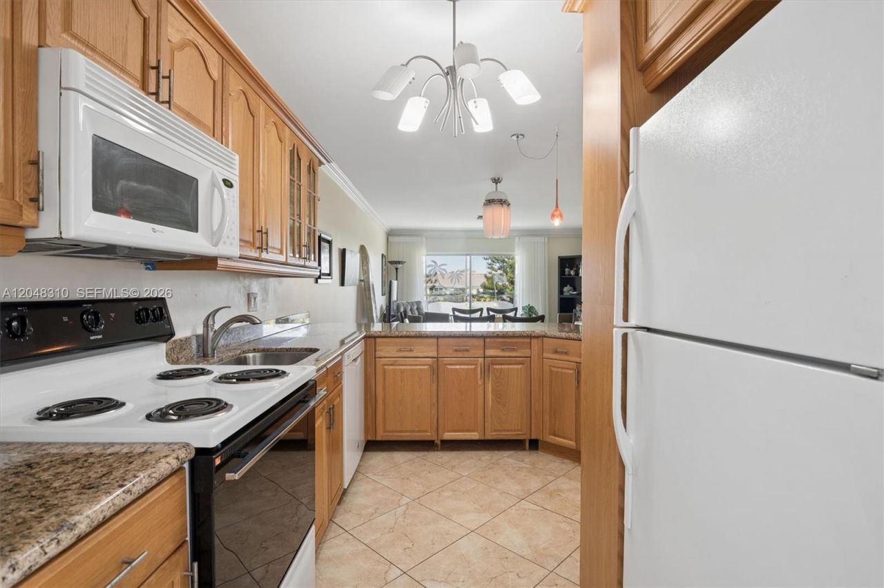 1000 Hillcrest Ct , Unit 303, Hollywood, FL 33021 Photo