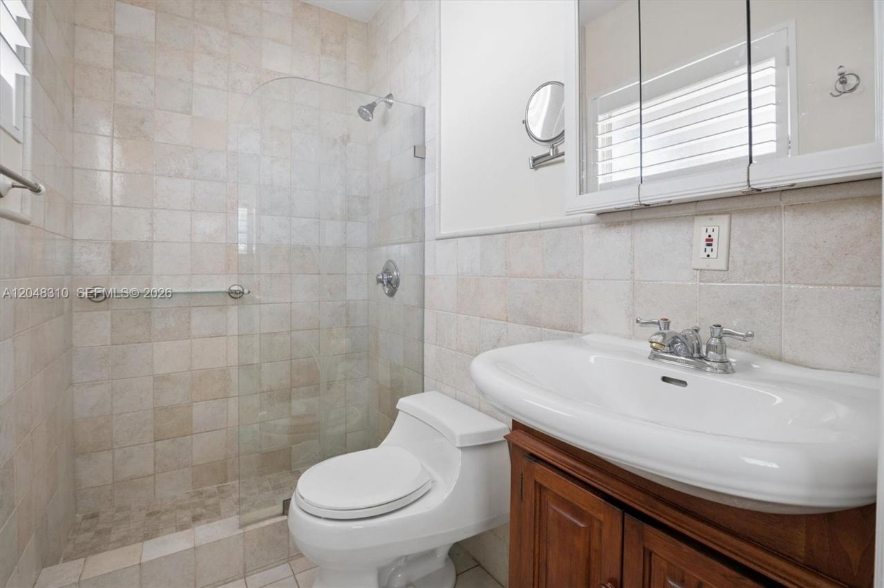 1000 Hillcrest Ct , Unit 303, Hollywood, FL 33021 Photo