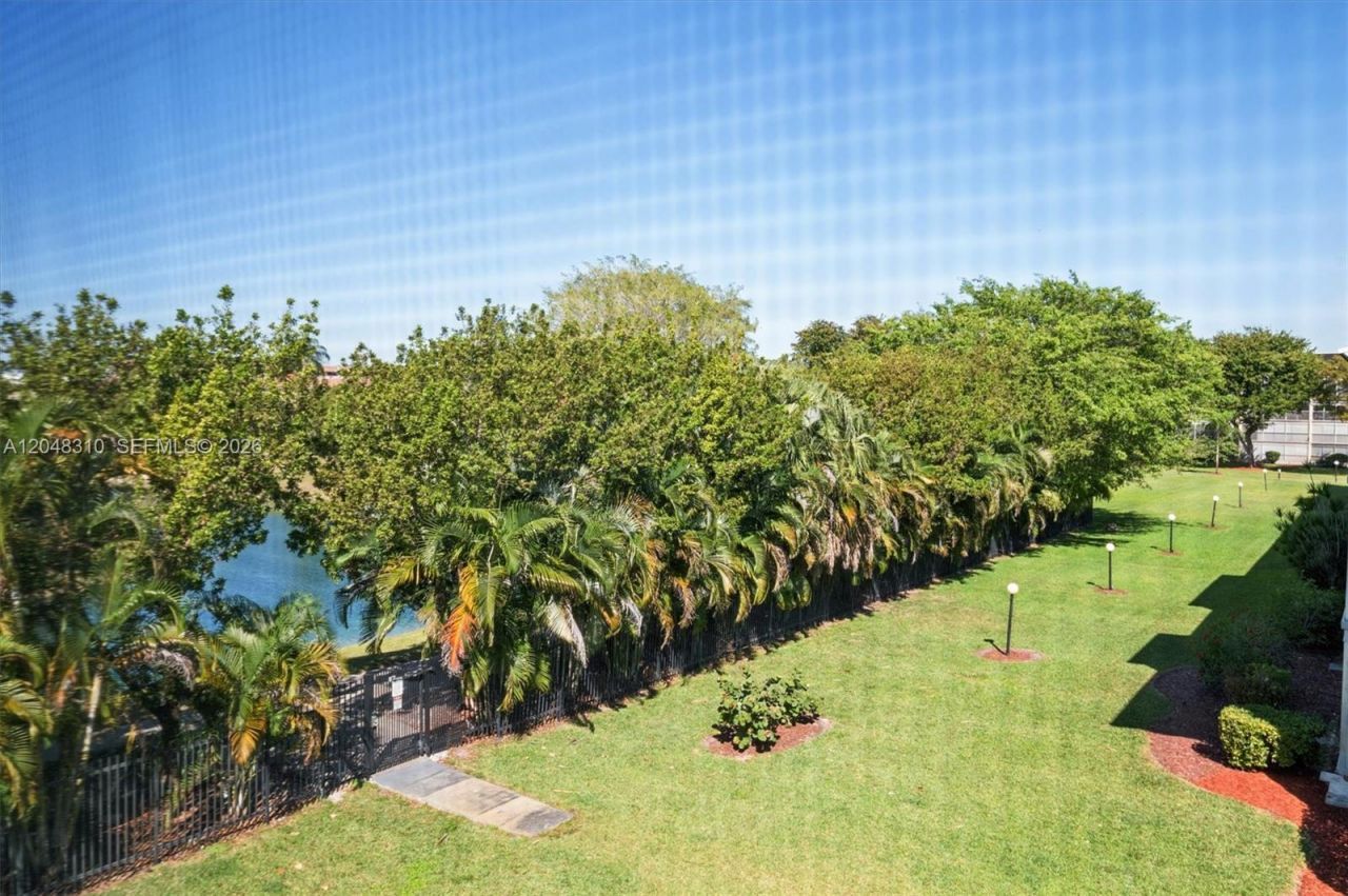 1000 Hillcrest Ct , Unit 303, Hollywood, FL 33021 Photo