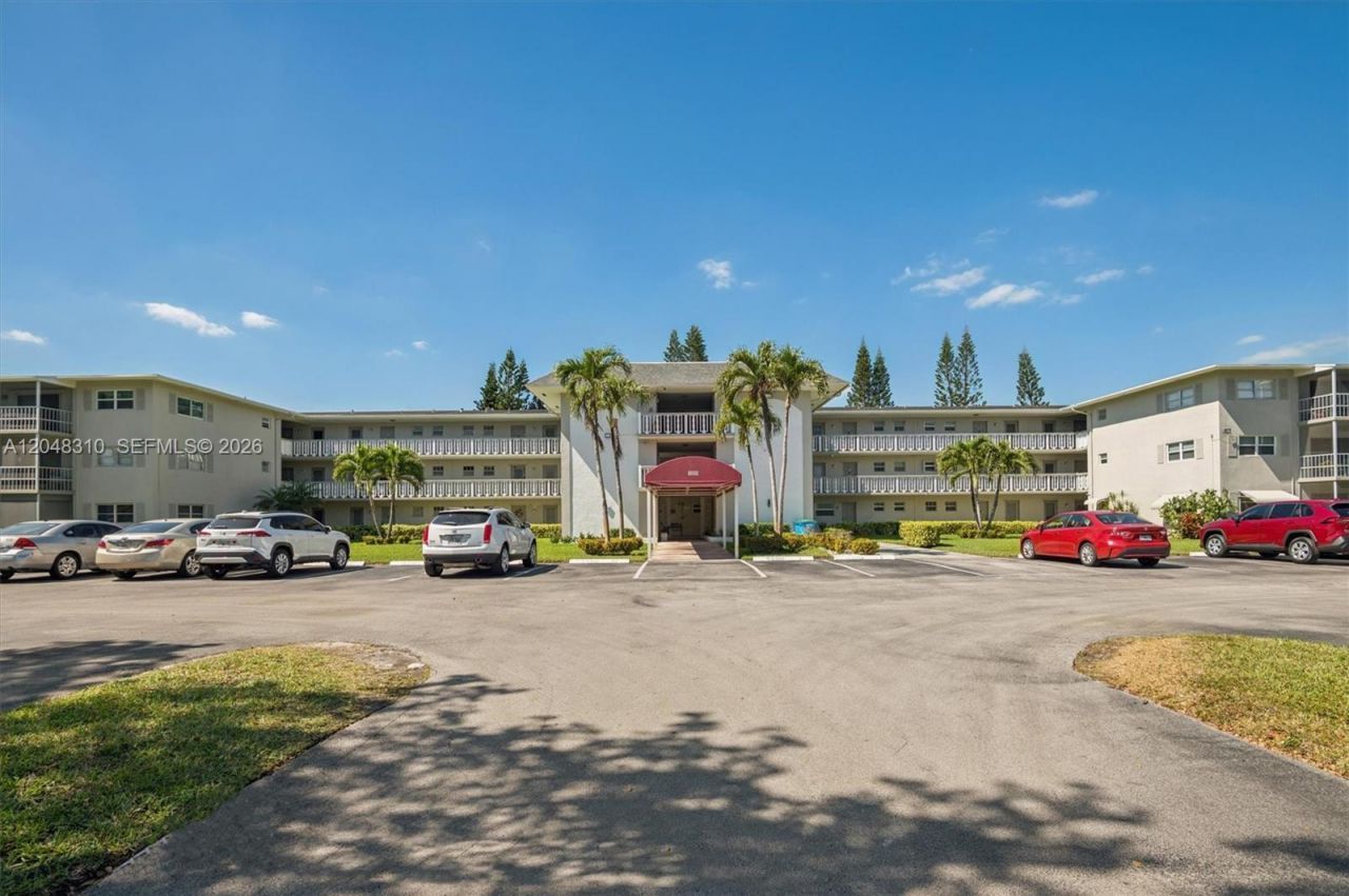 1000 Hillcrest Ct , Unit 303, Hollywood, FL 33021 Photo