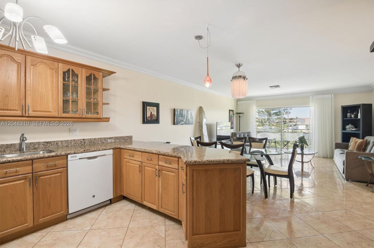 1000 Hillcrest Ct , Unit 303, Hollywood, FL 33021 Photo