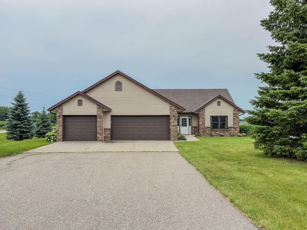 2953 9th Avenue SE, Willmar, MN 56201