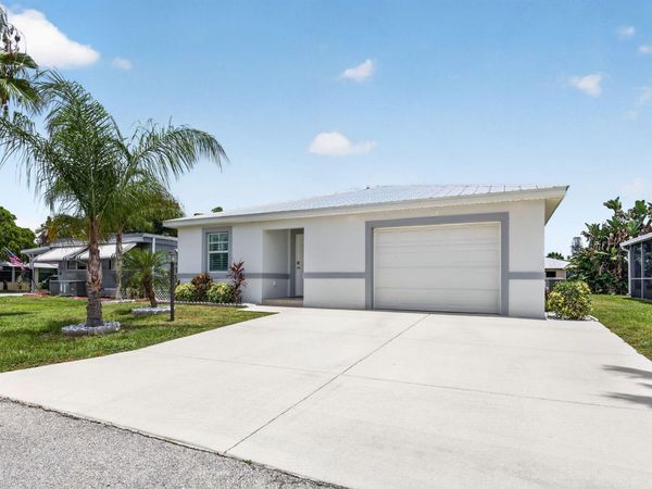 38 Spanish Way, Port St. Lucie, FL 34952