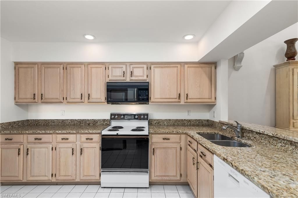 6658 Trident Way , Unit J4, Naples, FL 34108 Photo
