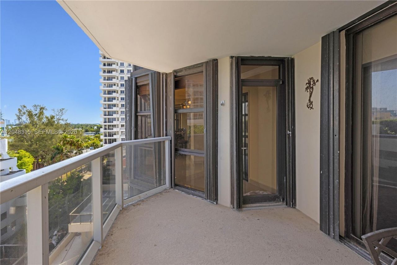 6423 Collins Ave, Unit 703, Miami Beach, FL 33141 Photo