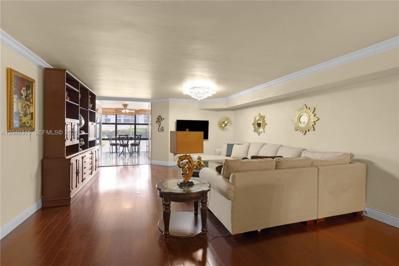 6423 Collins Ave, Unit 703, Miami Beach, FL 33141 Photo