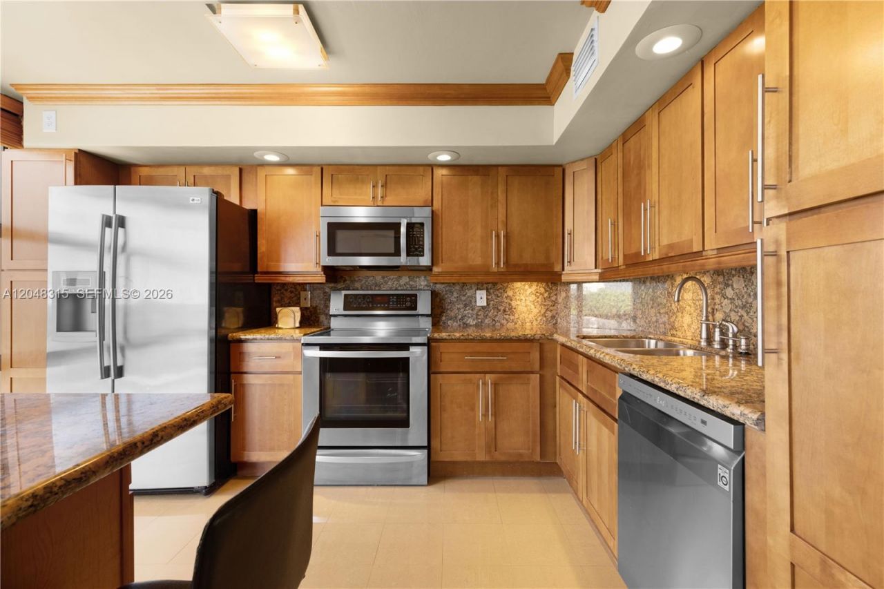 6423 Collins Ave, Unit 703, Miami Beach, FL 33141 Photo