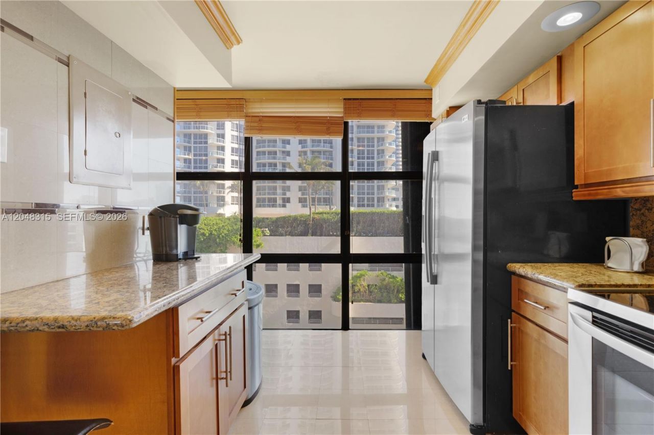 6423 Collins Ave, Unit 703, Miami Beach, FL 33141 Photo