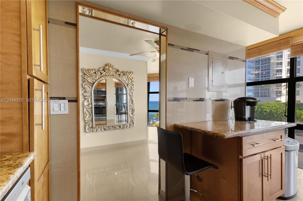 6423 Collins Ave, Unit 703, Miami Beach, FL 33141 Photo