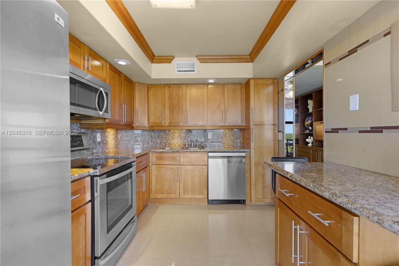 6423 Collins Ave, Unit 703, Miami Beach, FL 33141 Photo