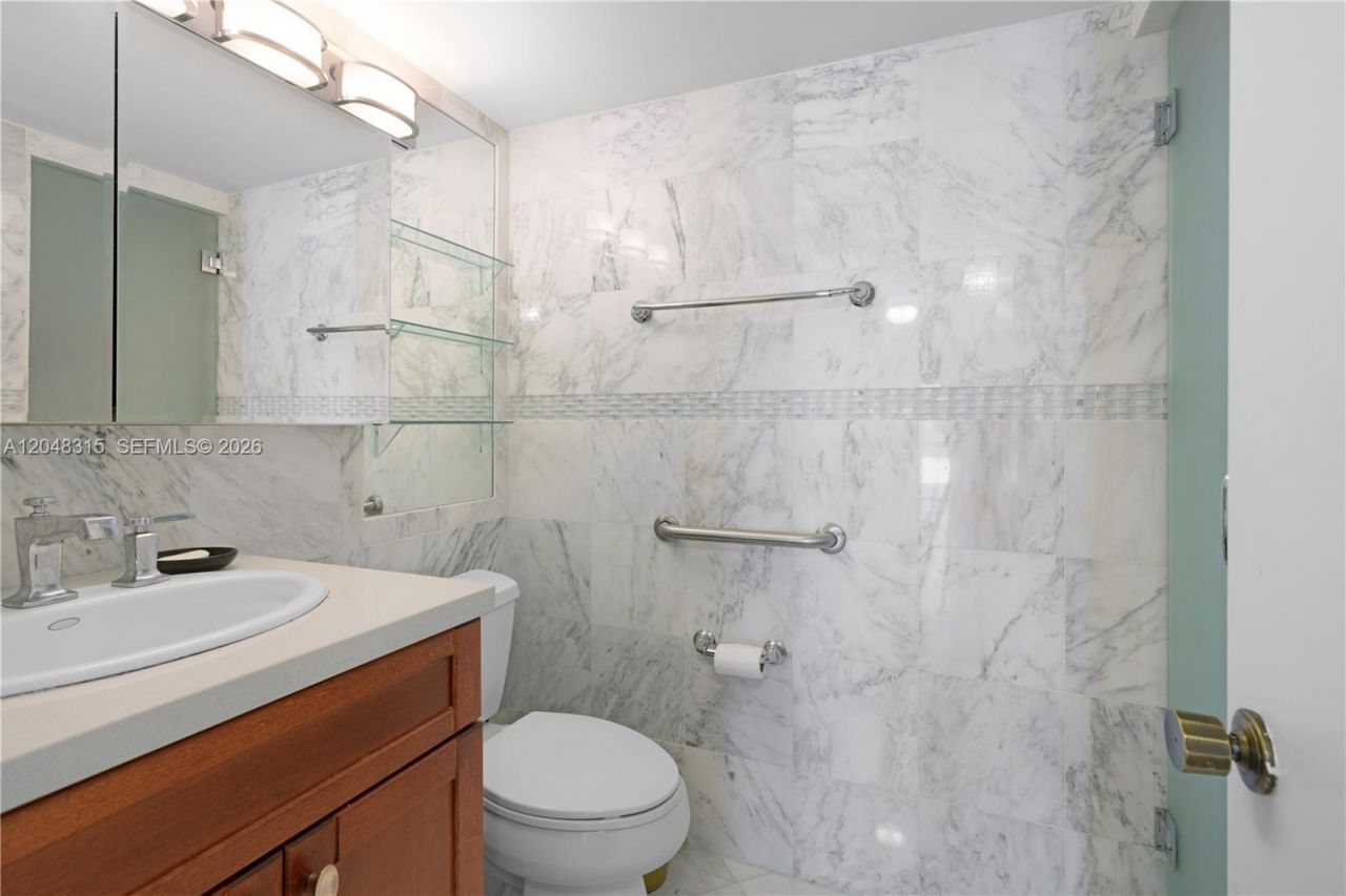 6423 Collins Ave, Unit 703, Miami Beach, FL 33141 Photo