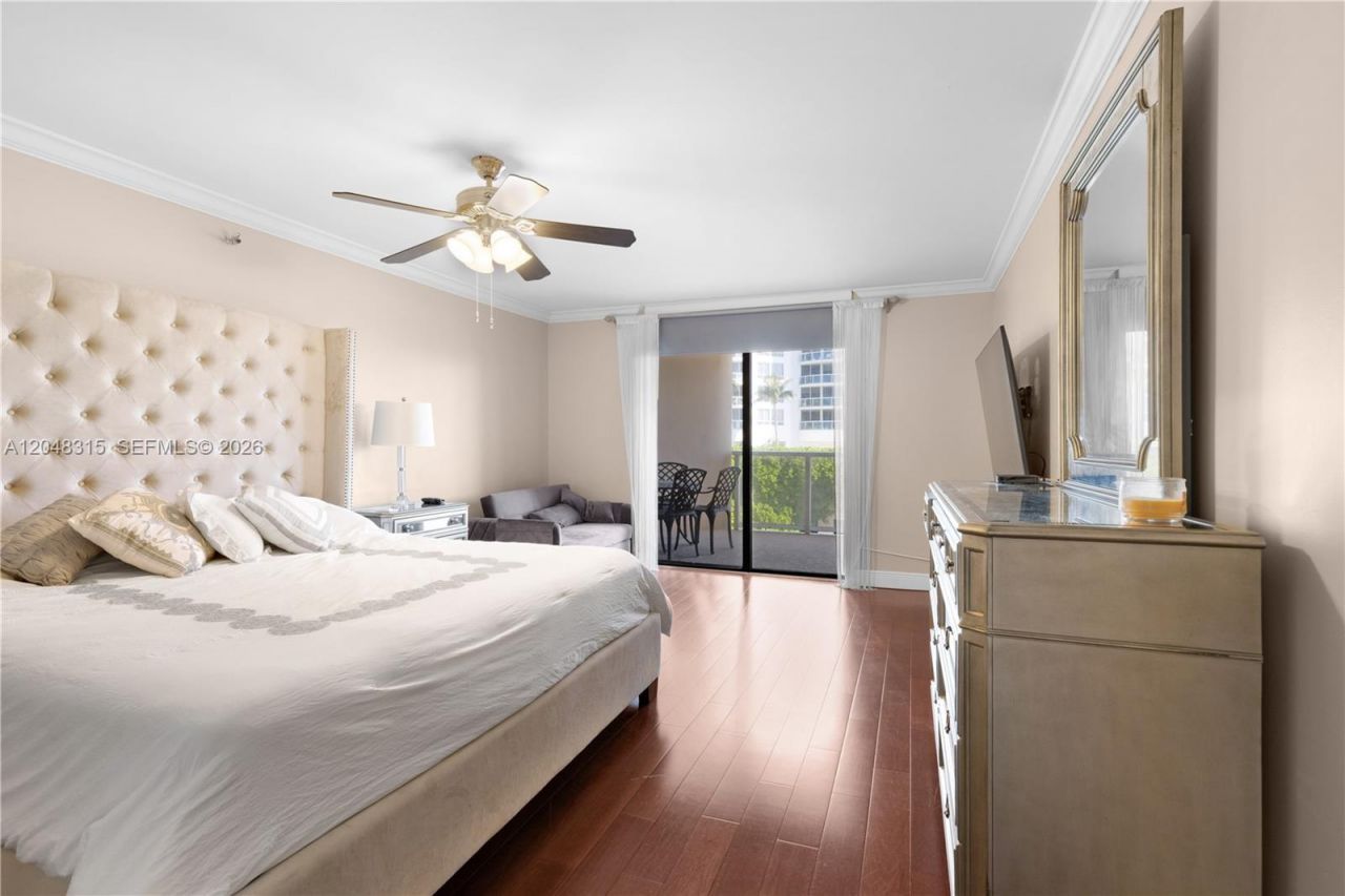 6423 Collins Ave, Unit 703, Miami Beach, FL 33141 Photo