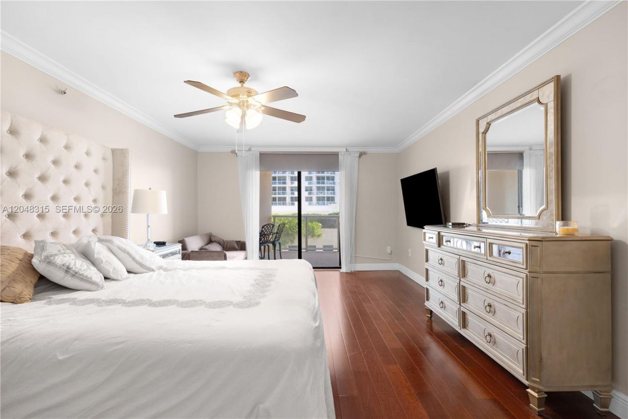 6423 Collins Ave, Unit 703, Miami Beach, FL 33141 Photo