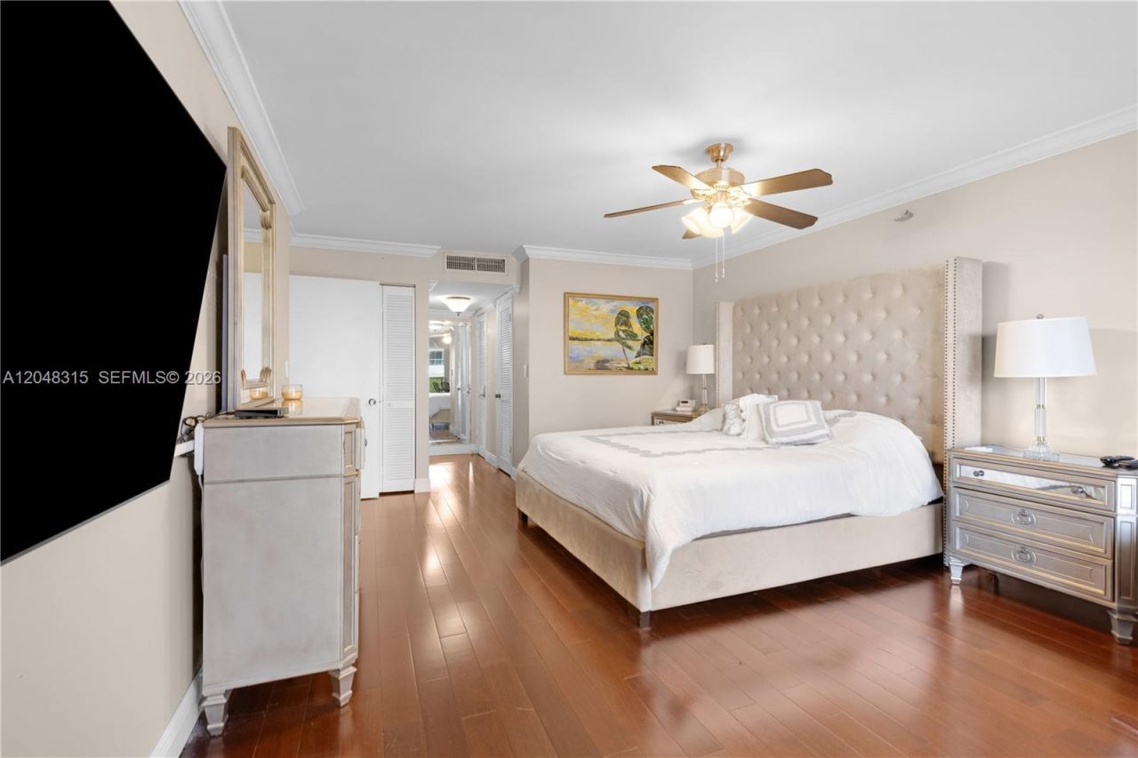 6423 Collins Ave, Unit 703, Miami Beach, FL 33141 Photo