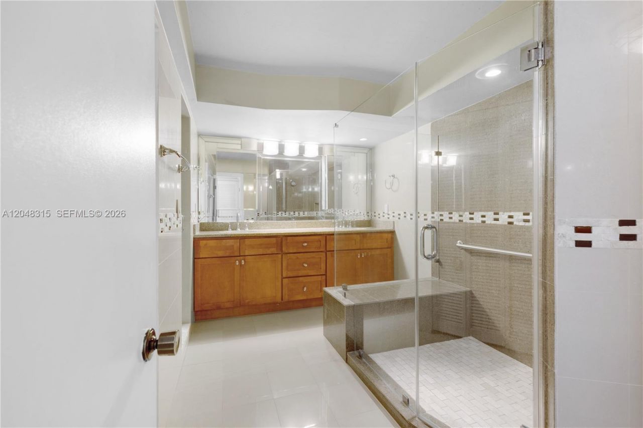 6423 Collins Ave, Unit 703, Miami Beach, FL 33141 Photo