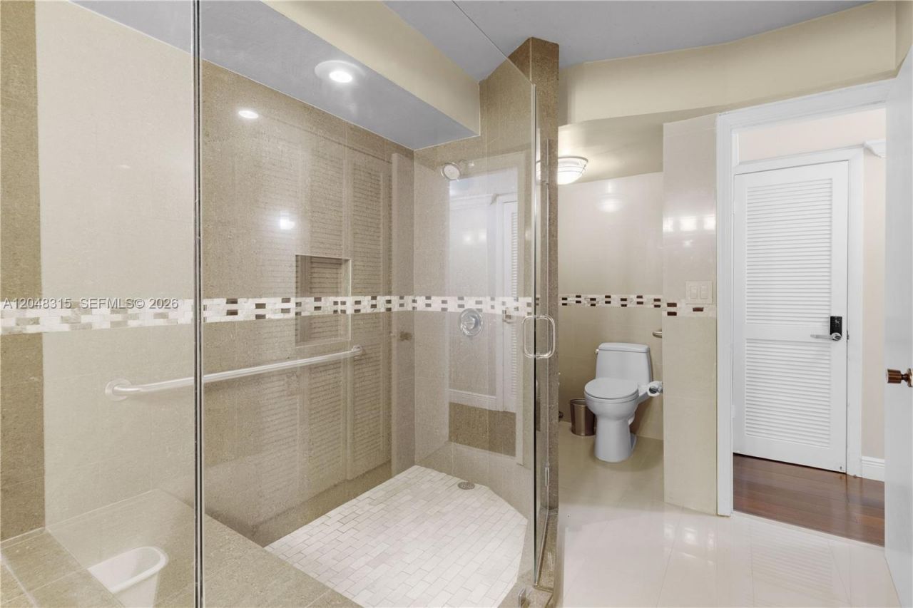6423 Collins Ave, Unit 703, Miami Beach, FL 33141 Photo