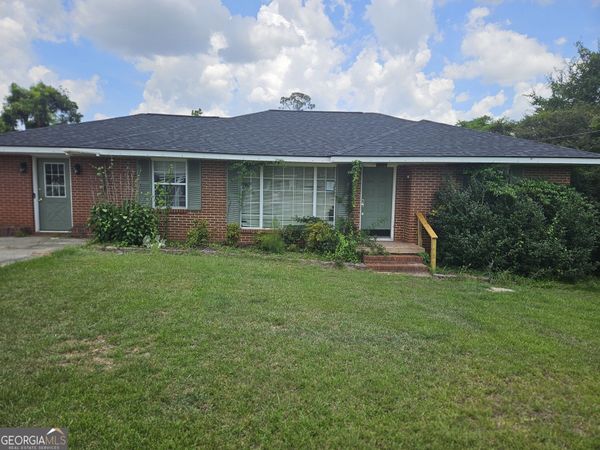 57 Pine Street, Hazlehurst, GA 31539