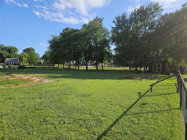 102 Heritage Place , Glen Rose, TX 76043