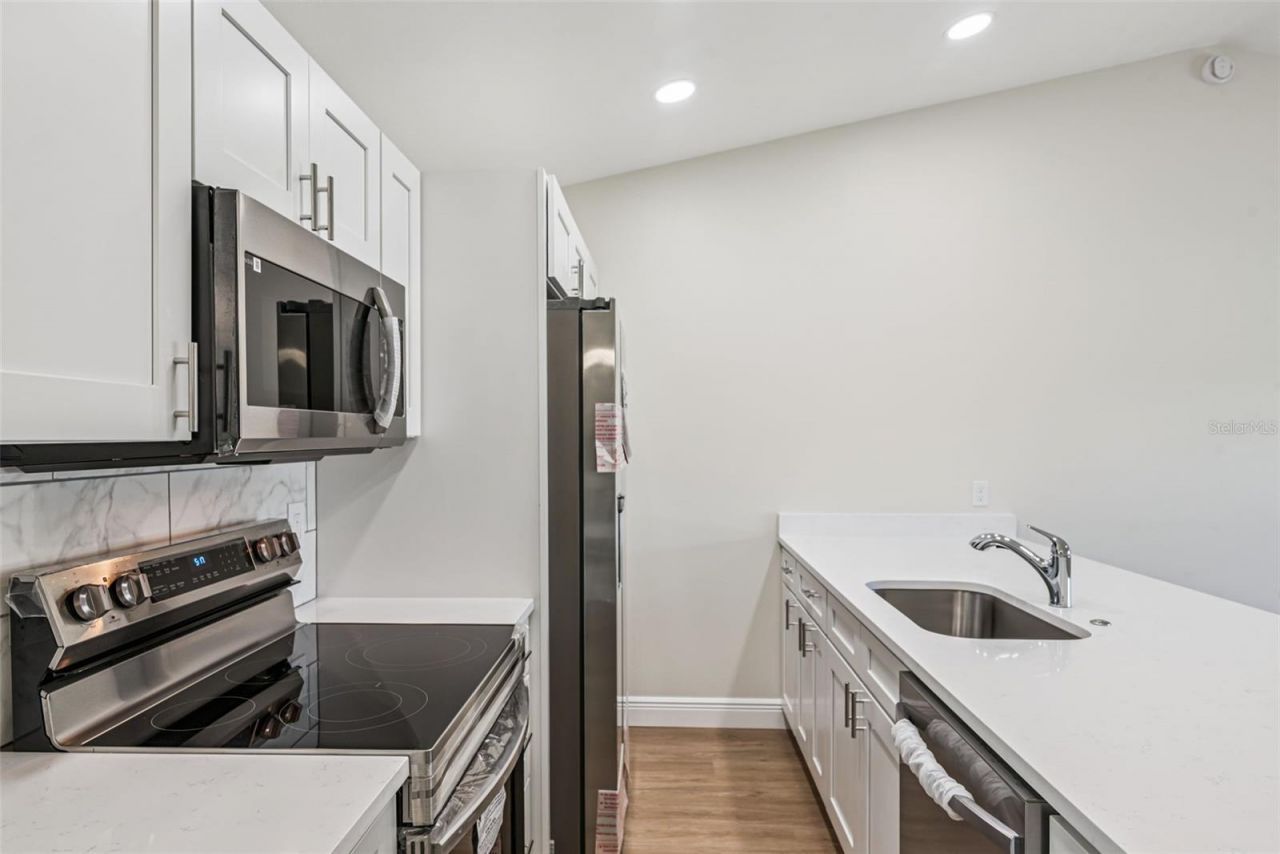 12441 Orangewood Circle, Tavares, FL 32778 Photo