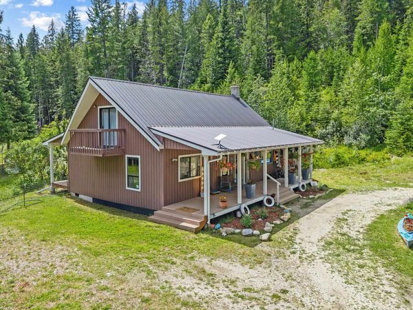 421 N Pickett Rd, Ione, WA 99139