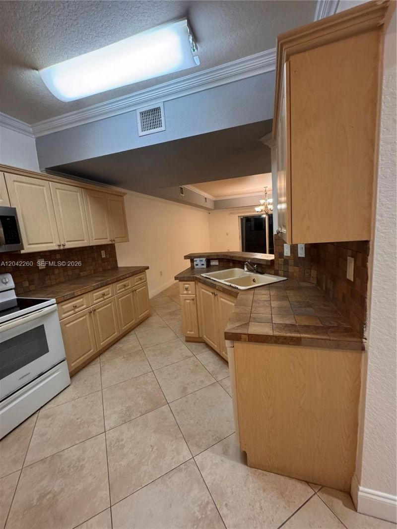 8810 W Flagler St , Unit 11, Miami, FL 33174 Photo