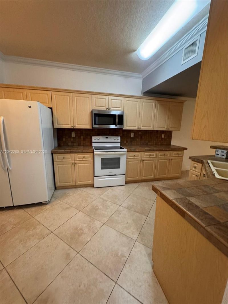 8810 W Flagler St , Unit 11, Miami, FL 33174 Photo
