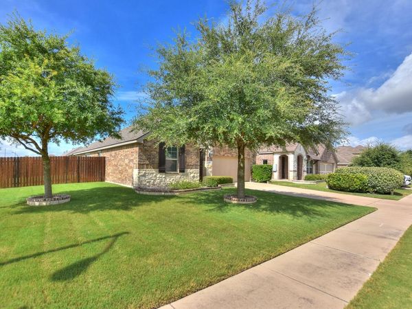 400 Farm Creek DR, Hutto, TX 78634