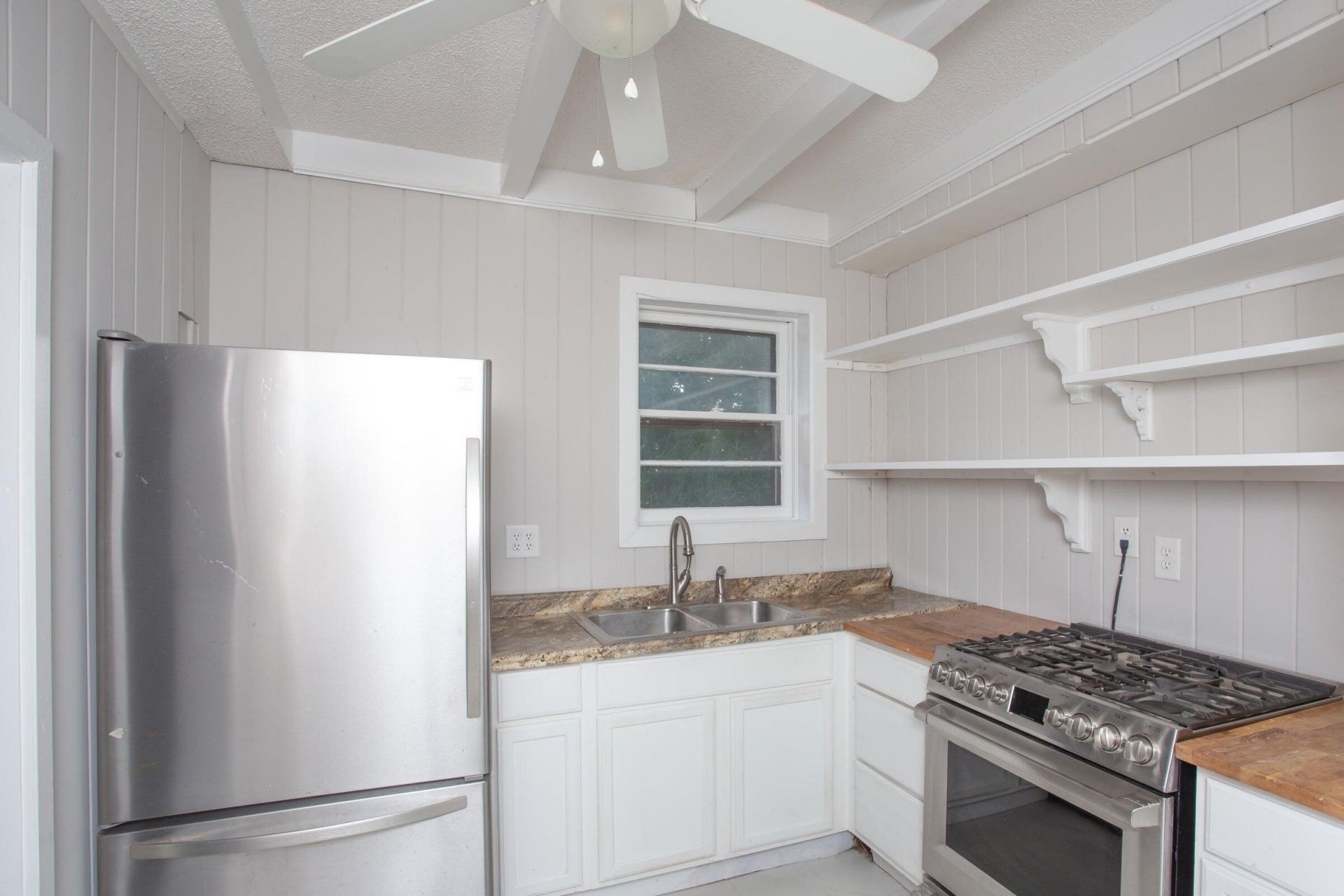 2851 Ion Avenue Photo 10