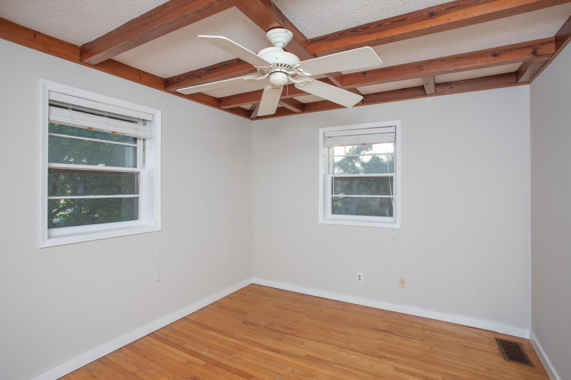 2851 Ion Avenue Photo 13
