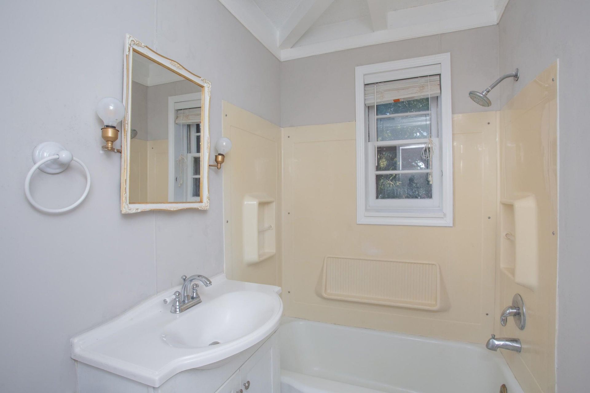 2851 Ion Avenue Photo 14