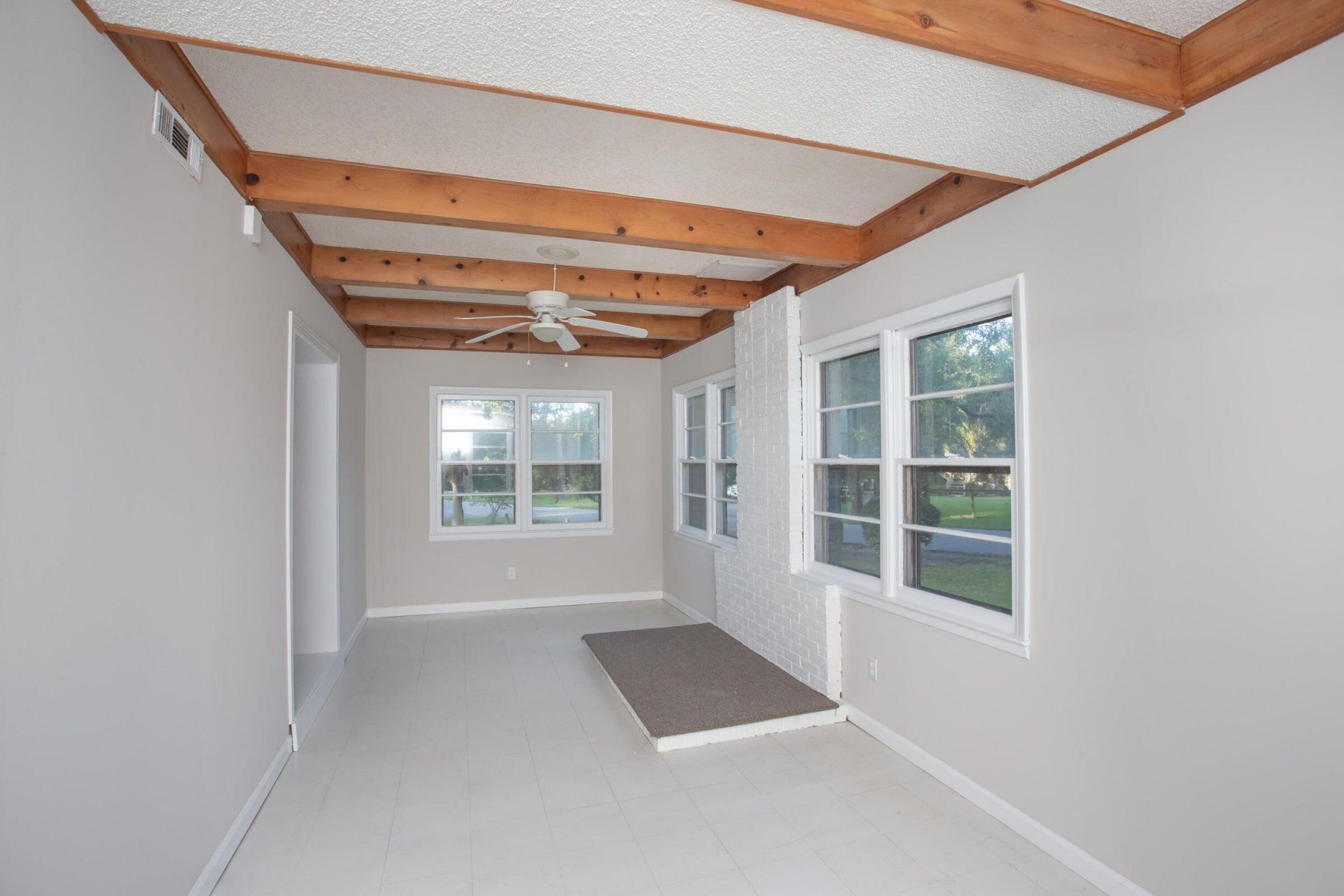 2851 Ion Avenue Photo 8