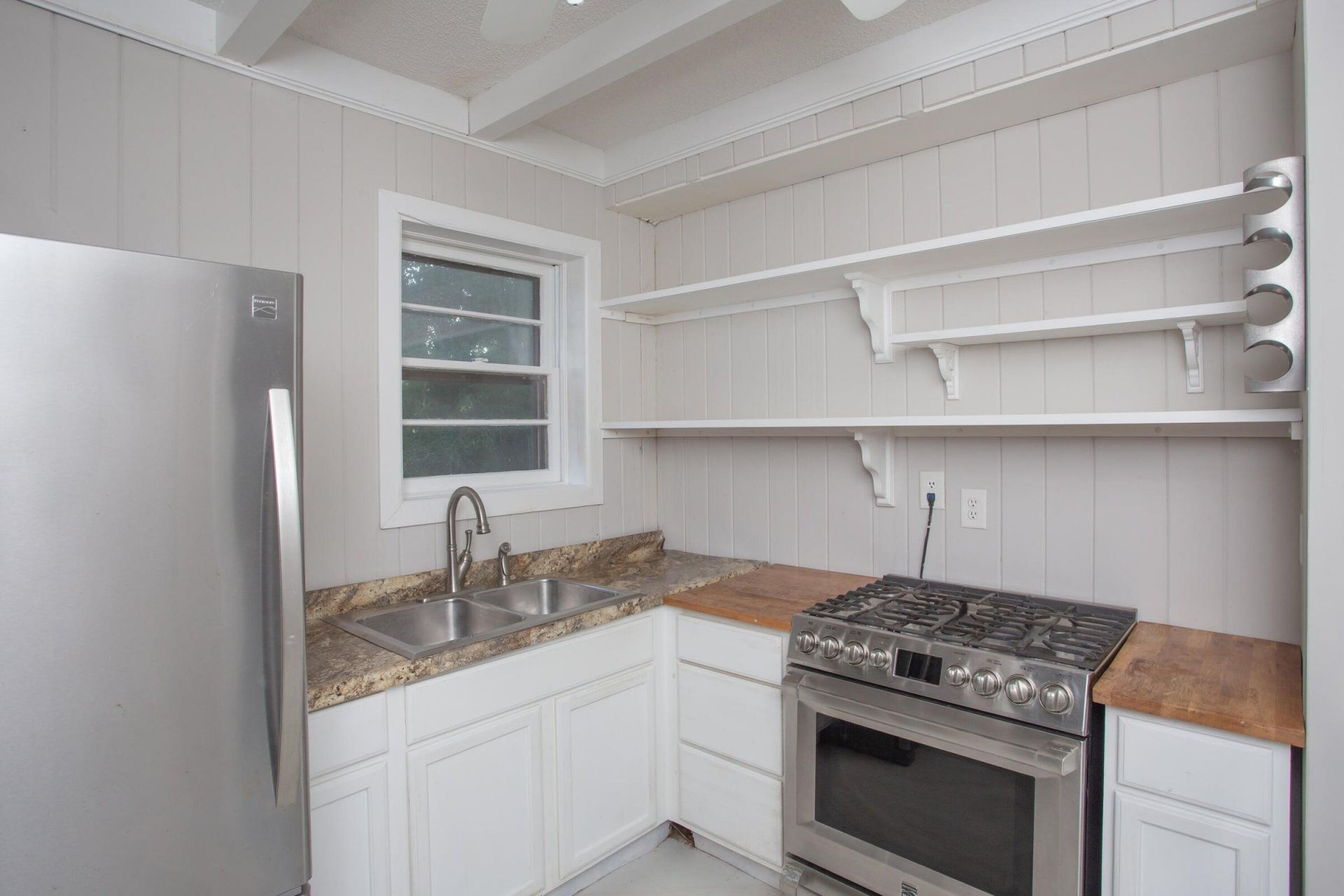 2851 Ion Avenue Photo 9